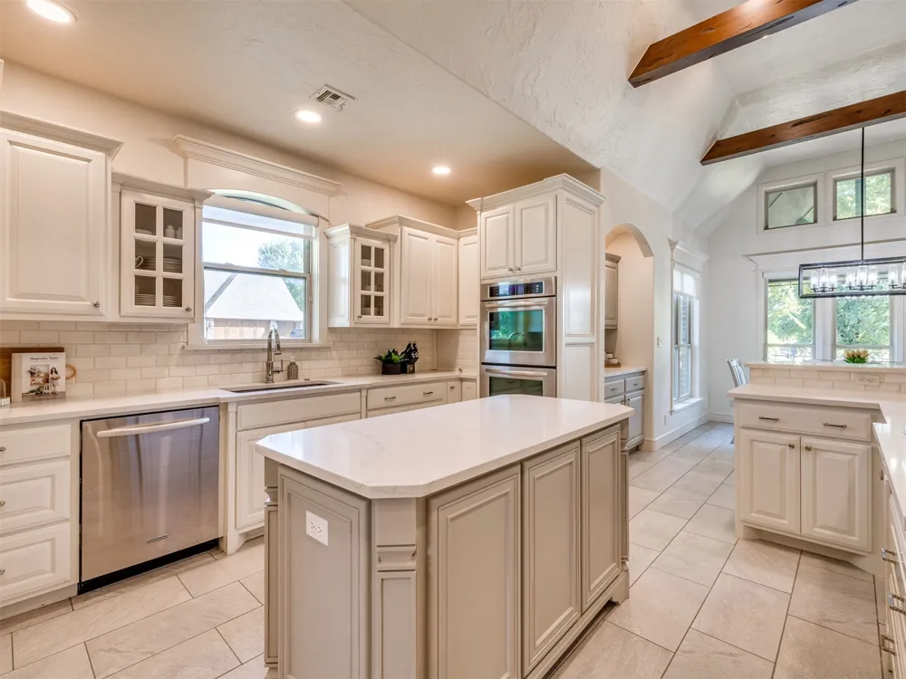 18544 E Crooked Oak Drive Owasso, OK 74055