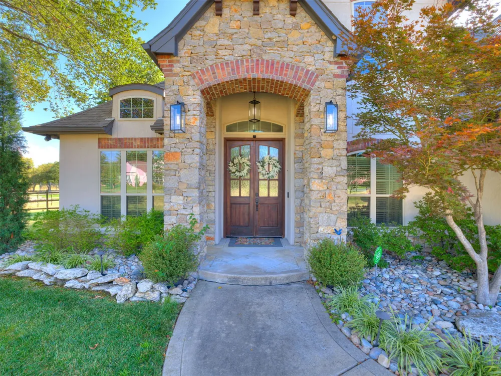 18544 E Crooked Oak Drive Owasso, OK 74055