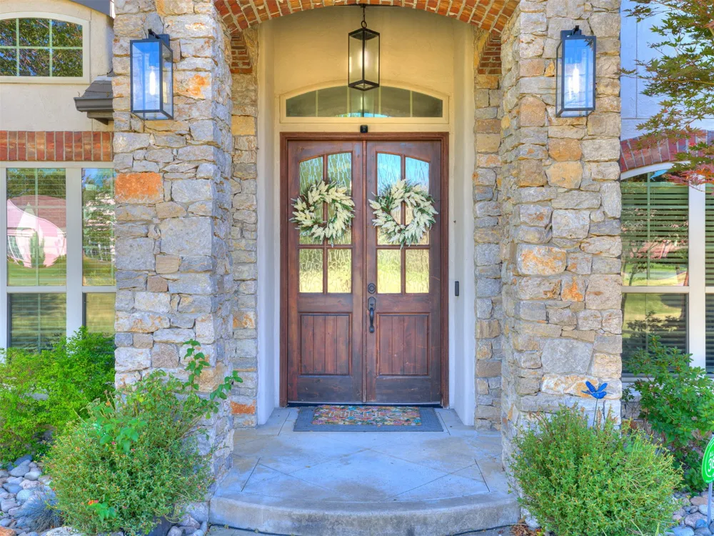 18544 E Crooked Oak Drive Owasso, OK 74055