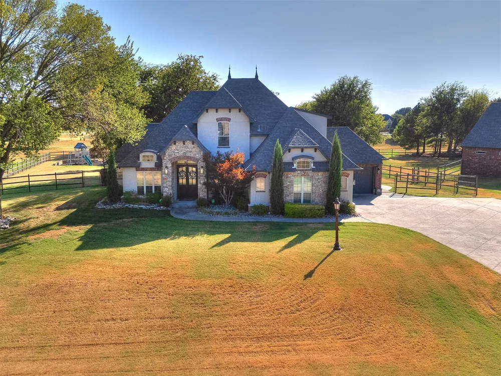 18544 E Crooked Oak Drive Owasso, OK 74055