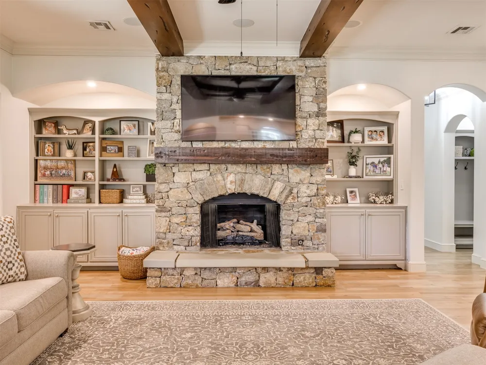 18544 E Crooked Oak Drive Owasso, OK 74055