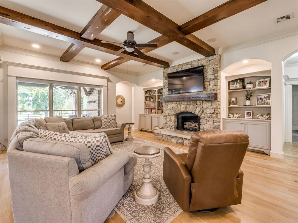 18544 E Crooked Oak Drive Owasso, OK 74055