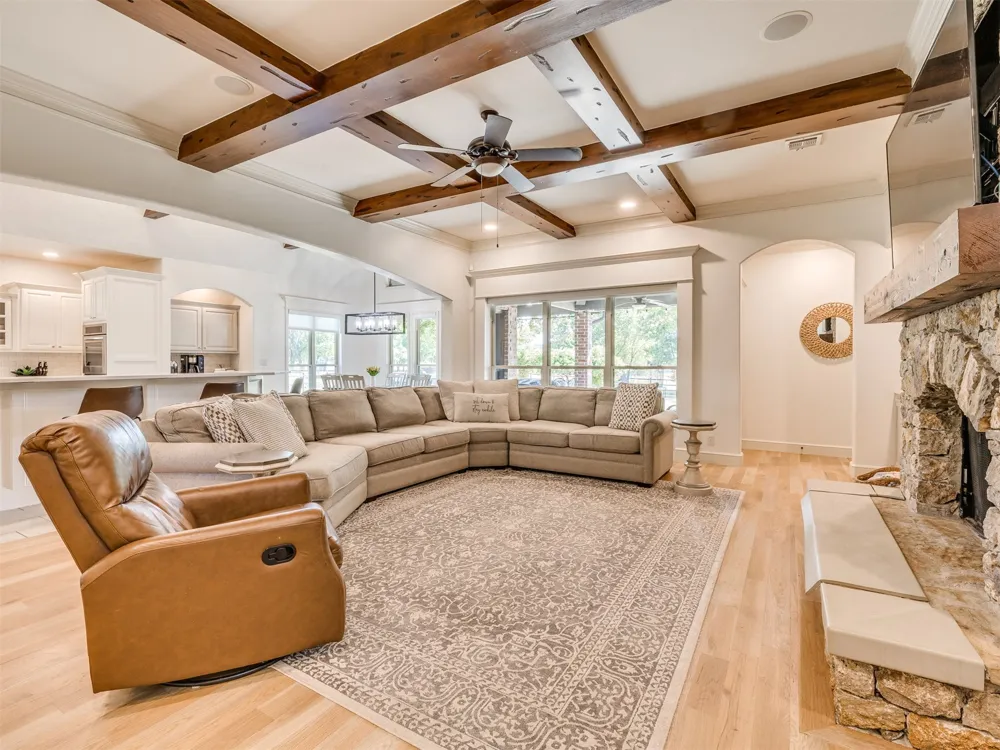 18544 E Crooked Oak Drive Owasso, OK 74055