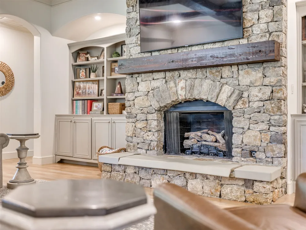 18544 E Crooked Oak Drive Owasso, OK 74055