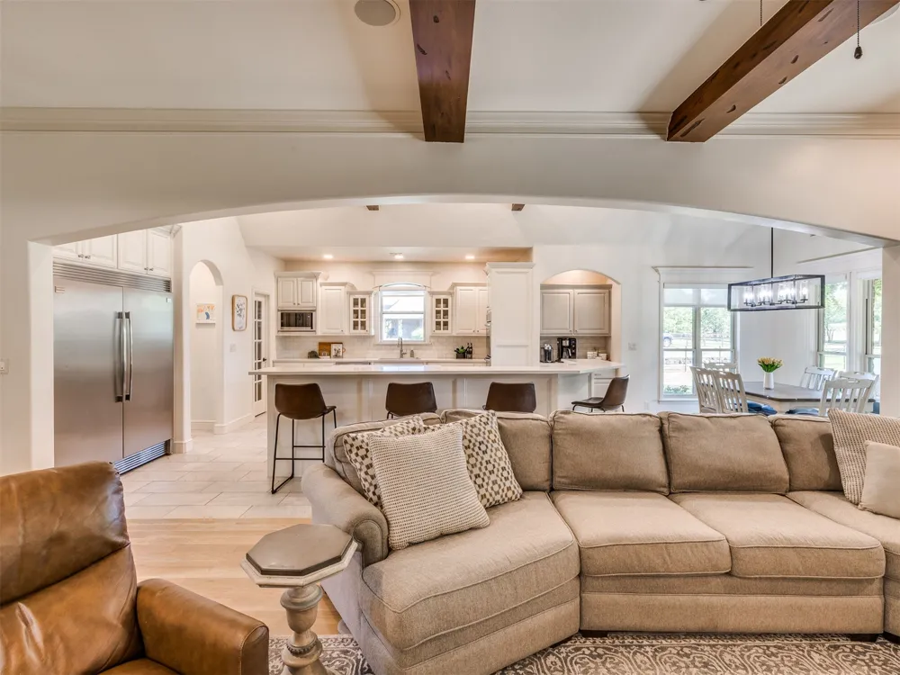 18544 E Crooked Oak Drive Owasso, OK 74055