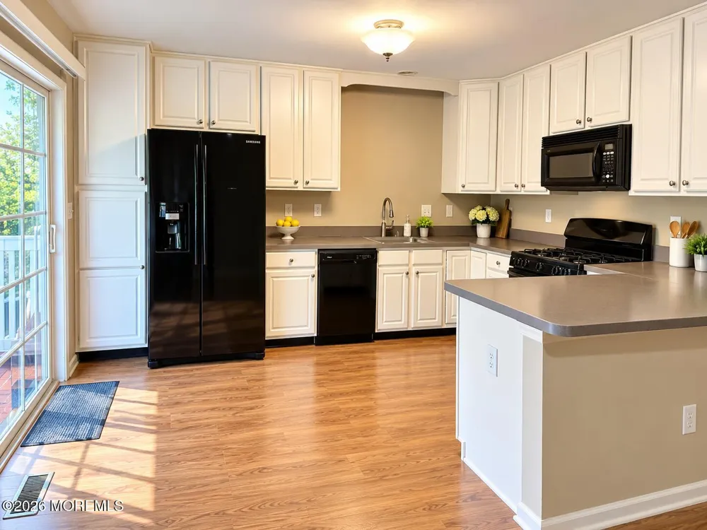 35 Ironwood Court Middletown, NJ 07748