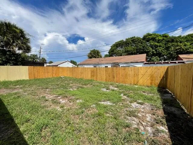 1104 W 24TH STREET Riviera Beach, FL 33404