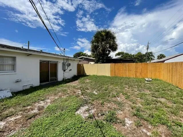 1104 W 24TH STREET Riviera Beach, FL 33404