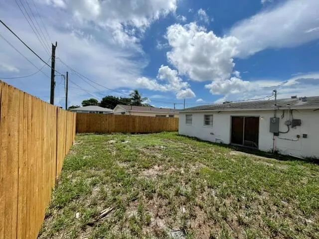 1104 W 24TH STREET Riviera Beach, FL 33404