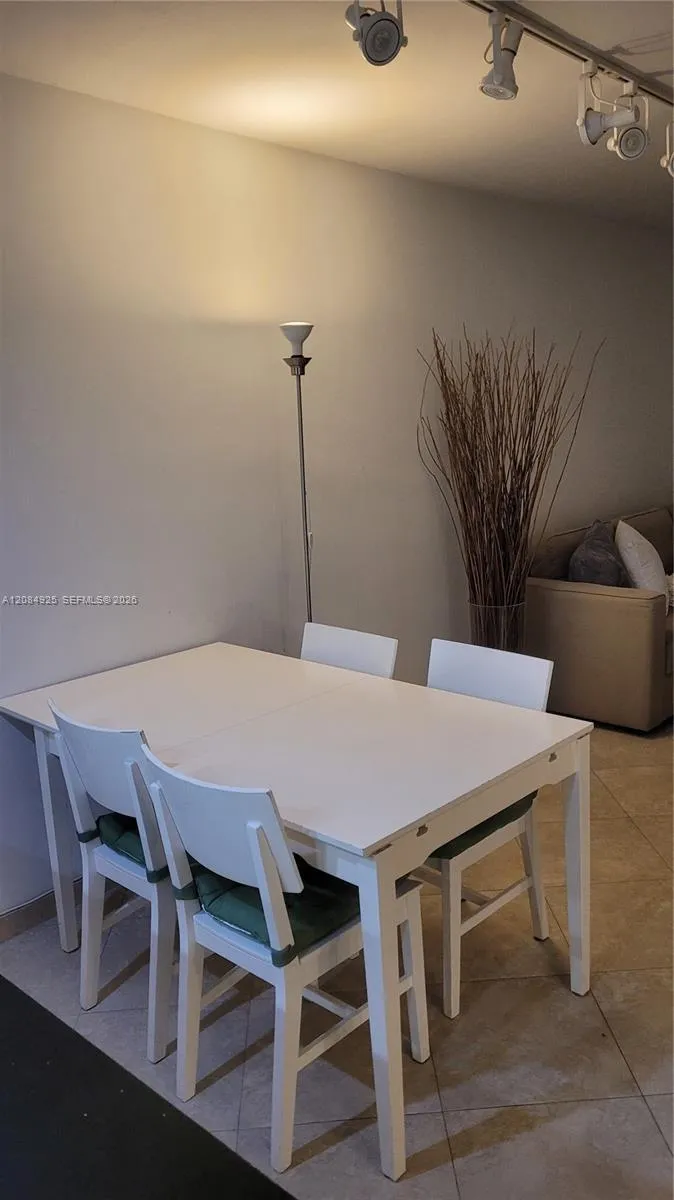 2899 Collins Ave #606 Miami Beach, FL 33140
