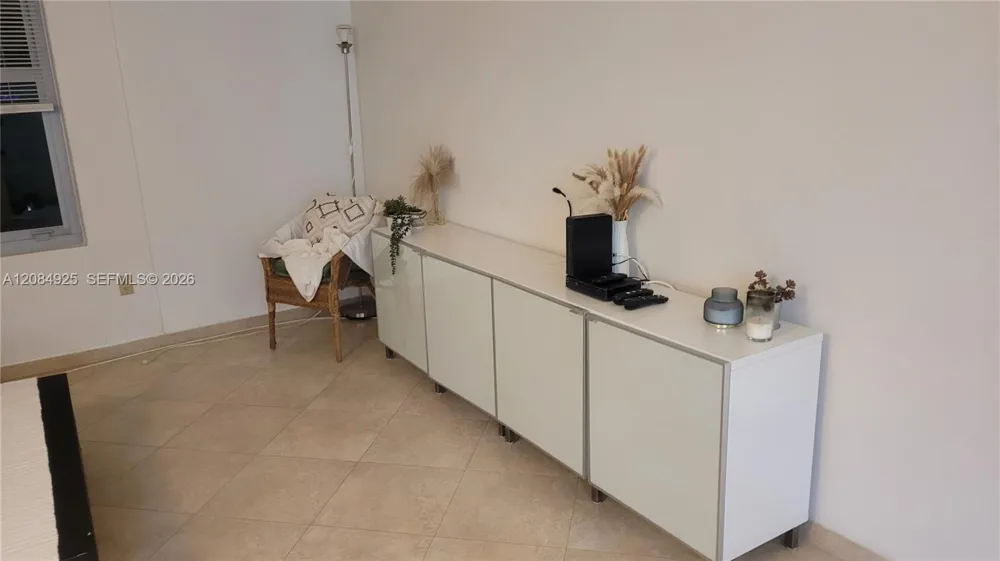 2899 Collins Ave #606 Miami Beach, FL 33140