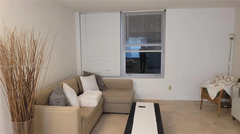 2899 Collins Ave #606 Miami Beach, FL 33140