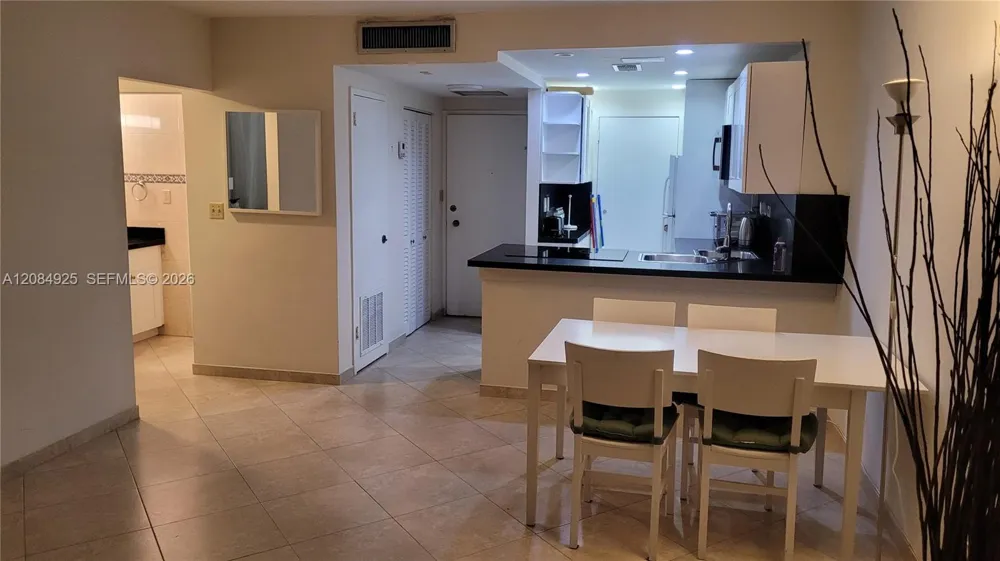2899 Collins Ave #606 Miami Beach, FL 33140