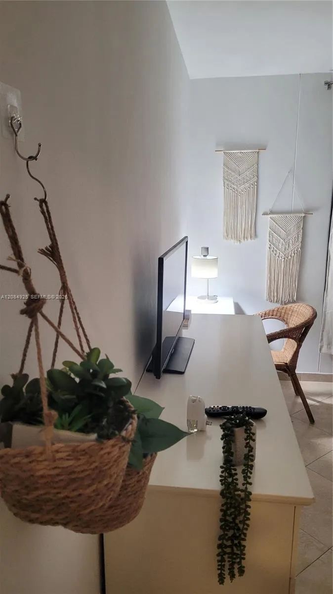 2899 Collins Ave #606 Miami Beach, FL 33140