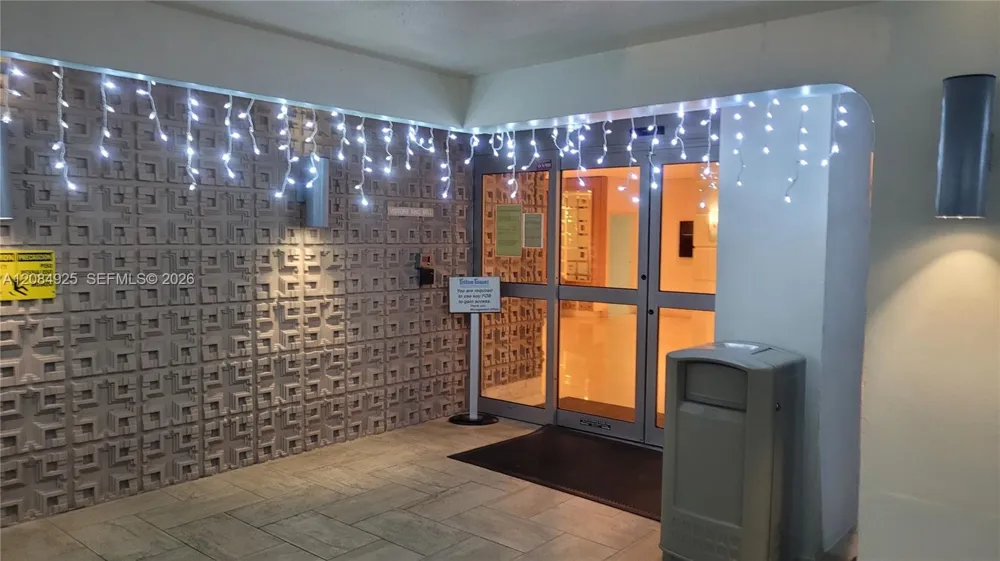 2899 Collins Ave #606 Miami Beach, FL 33140