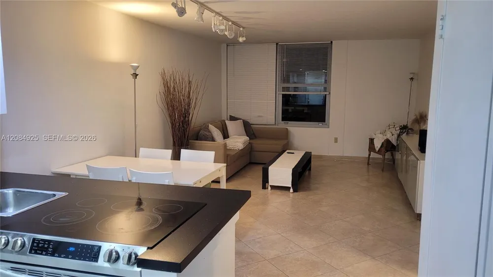 2899 Collins Ave #606 Miami Beach, FL 33140