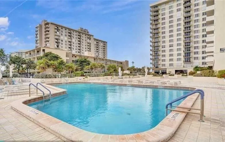 1900 S OCEAN BOULEVARD #2N Lauderdale By The Sea, FL 33062