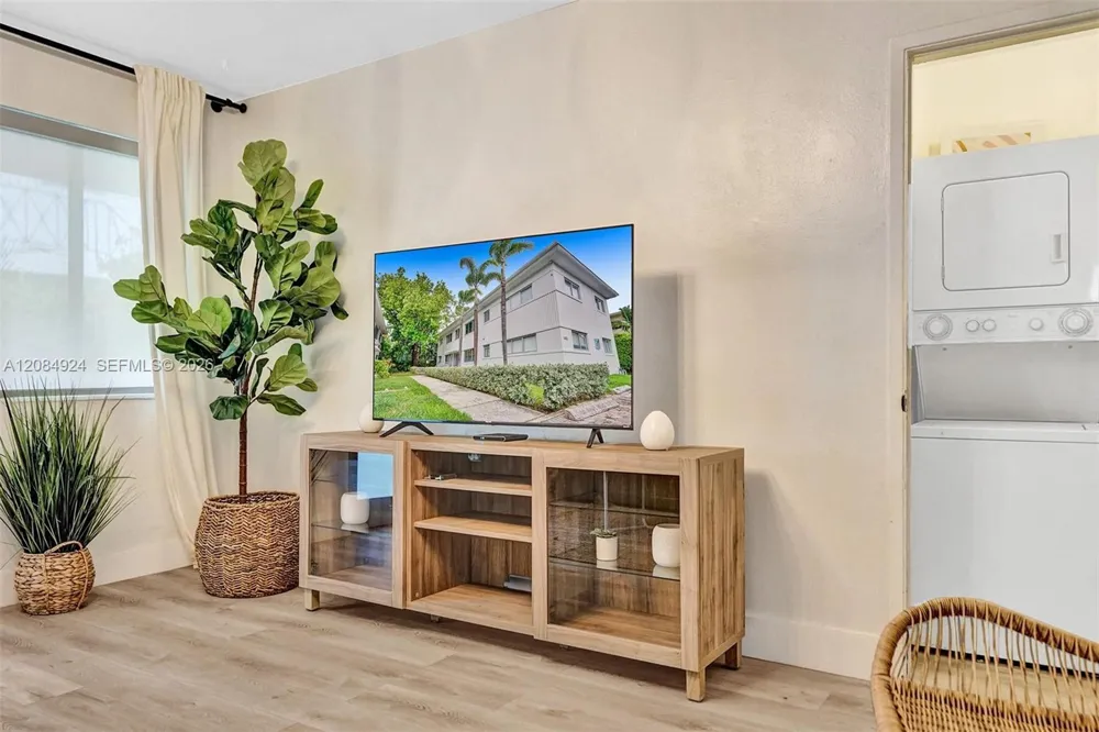 1415 16th St #4 Miami Beach, FL 33139