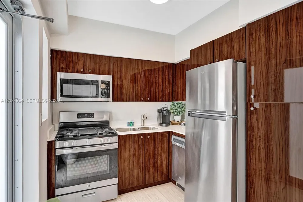 1415 16th St #4 Miami Beach, FL 33139