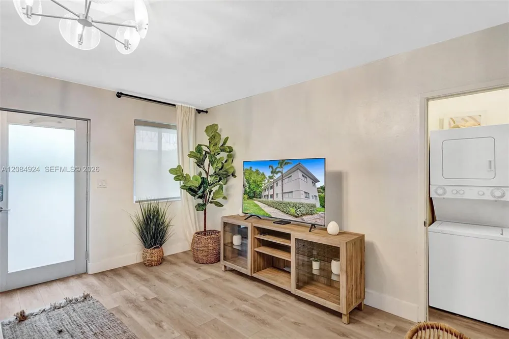 1415 16th St #4 Miami Beach, FL 33139