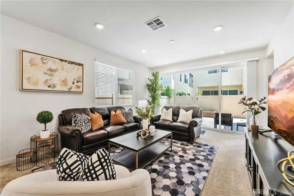 3691 S Nexa Paseo Ontario, CA 91761