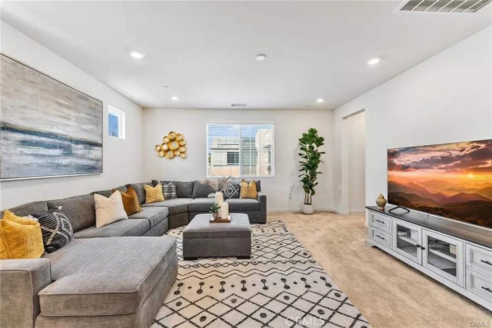 3691 S Nexa Paseo Ontario, CA 91761