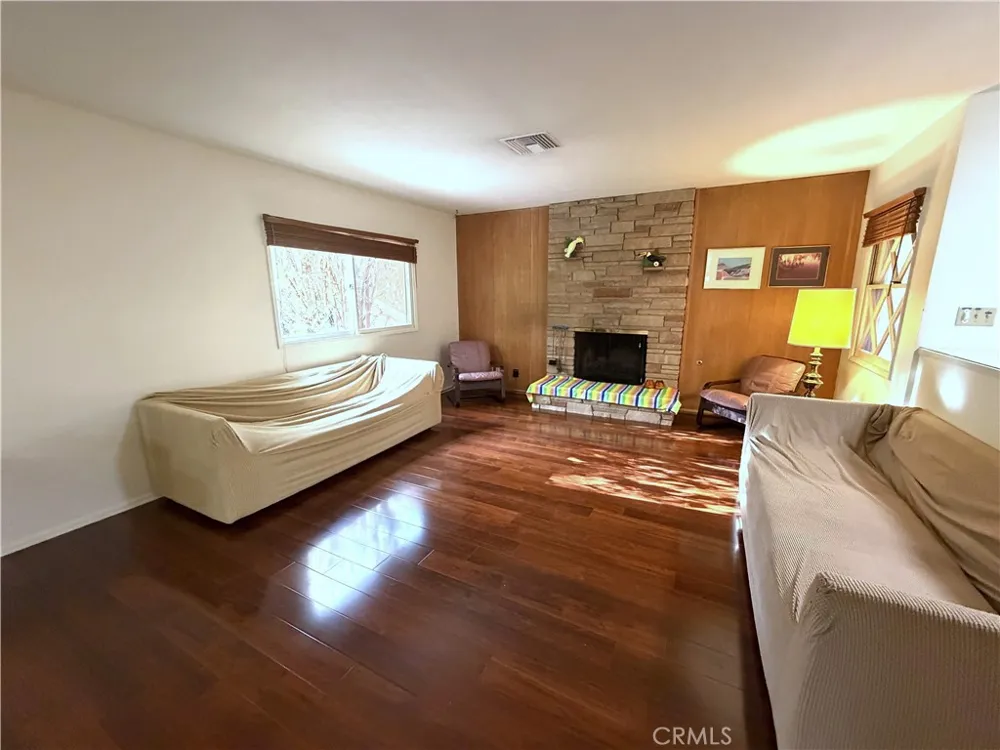 108 Barret Riverside, CA 92507