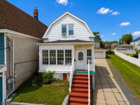 685 Raritan Ave