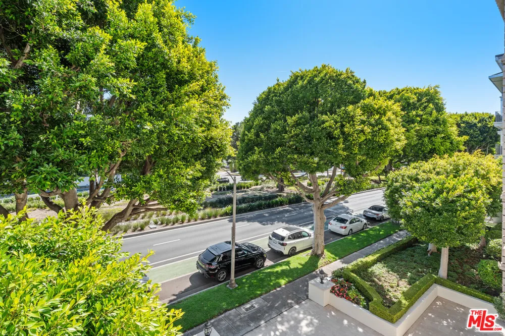 9249 Burton Way Beverly Hills, CA 90210