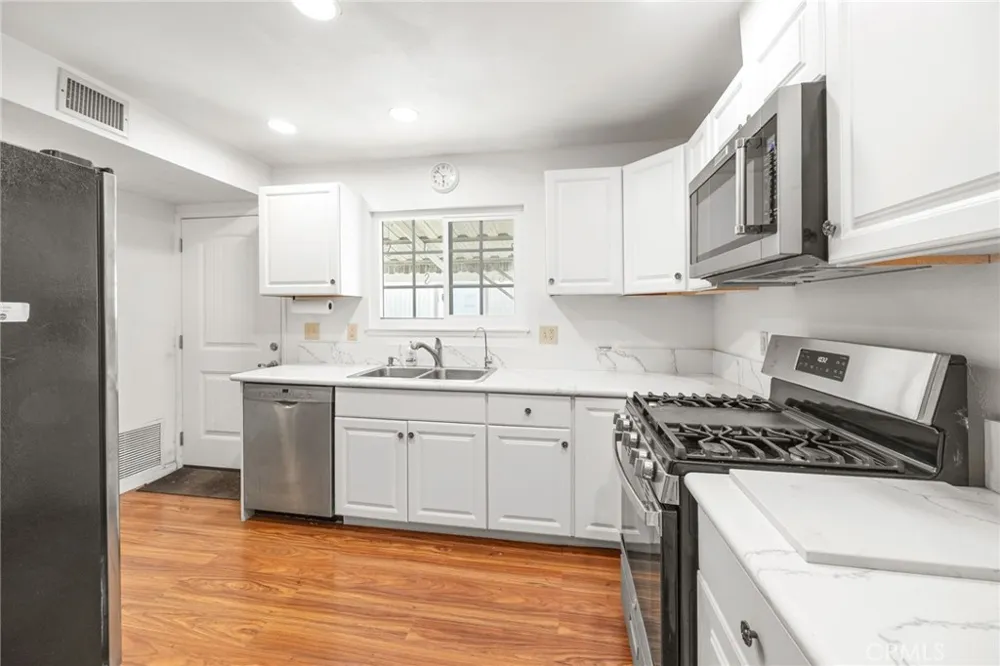 8174 Glengarry Green Buena Park, CA 90621