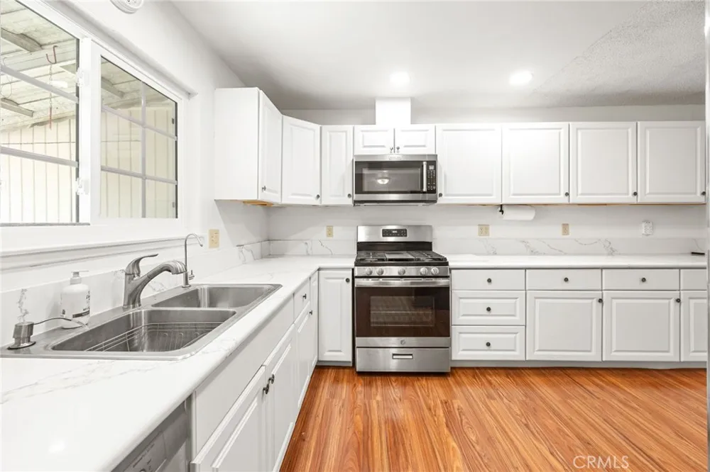 8174 Glengarry Green Buena Park, CA 90621