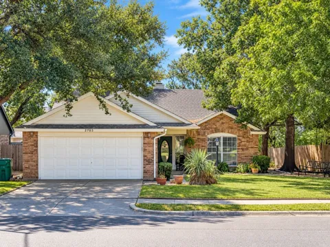 2705 Thunderbird Drive