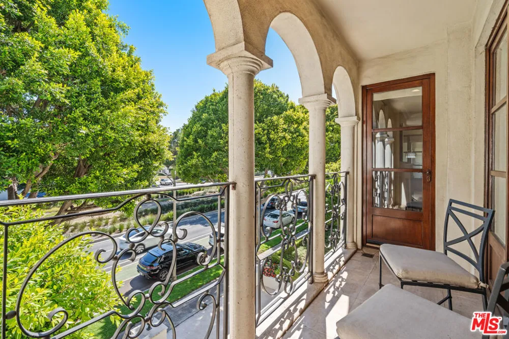 9249 Burton Way #302 Beverly Hills, CA 90210