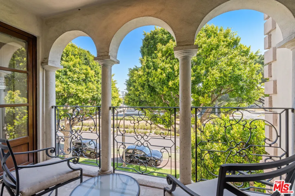 9249 Burton Way #302 Beverly Hills, CA 90210