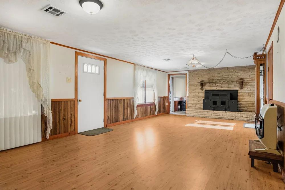 17600 S 4220 ROAD Claremore, OK 74017
