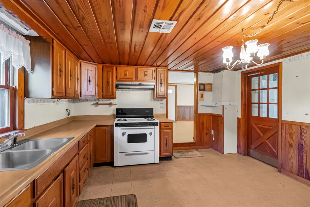 17600 S 4220 ROAD Claremore, OK 74017