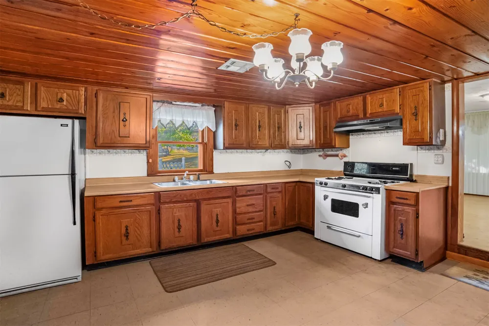 17600 S 4220 ROAD Claremore, OK 74017