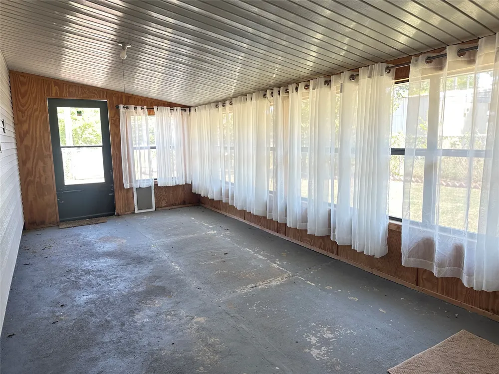 1123 E 9th Street Okmulgee, OK 74447