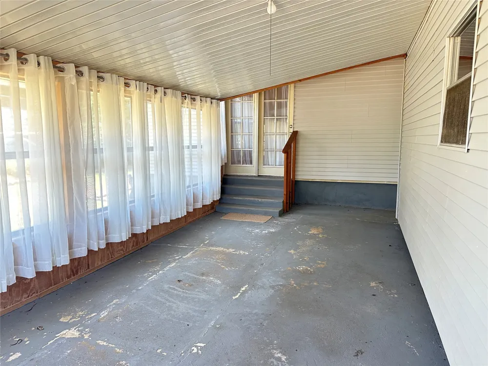 1123 E 9th Street Okmulgee, OK 74447