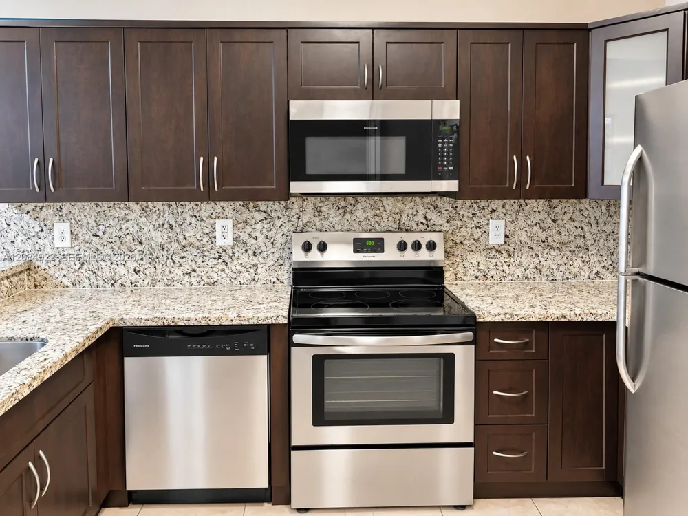 8906 W Flagler St #222 Miami, FL 33174