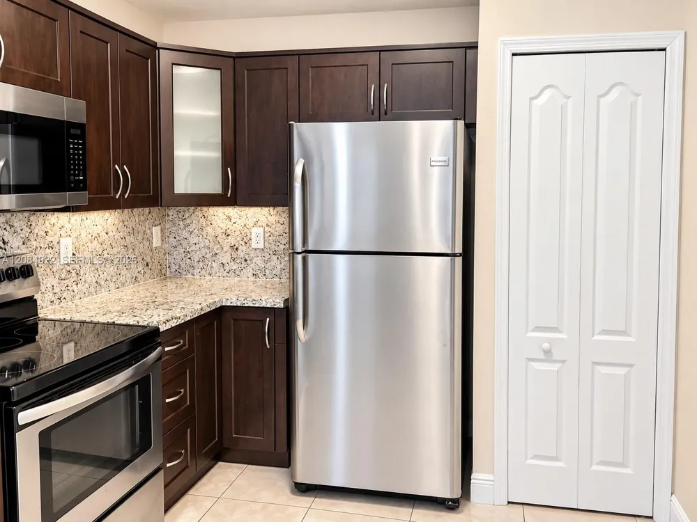 8906 W Flagler St #222 Miami, FL 33174