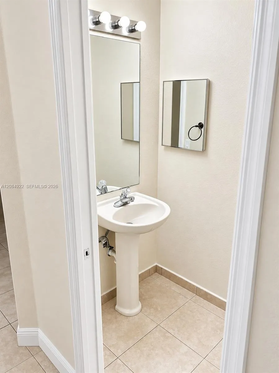8906 W Flagler St #222 Miami, FL 33174