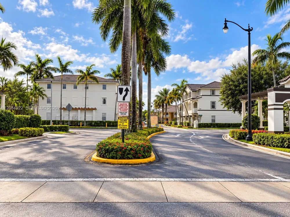 8906 W Flagler St #222 Miami, FL 33174