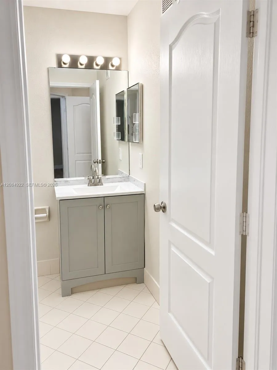 8906 W Flagler St #222 Miami, FL 33174