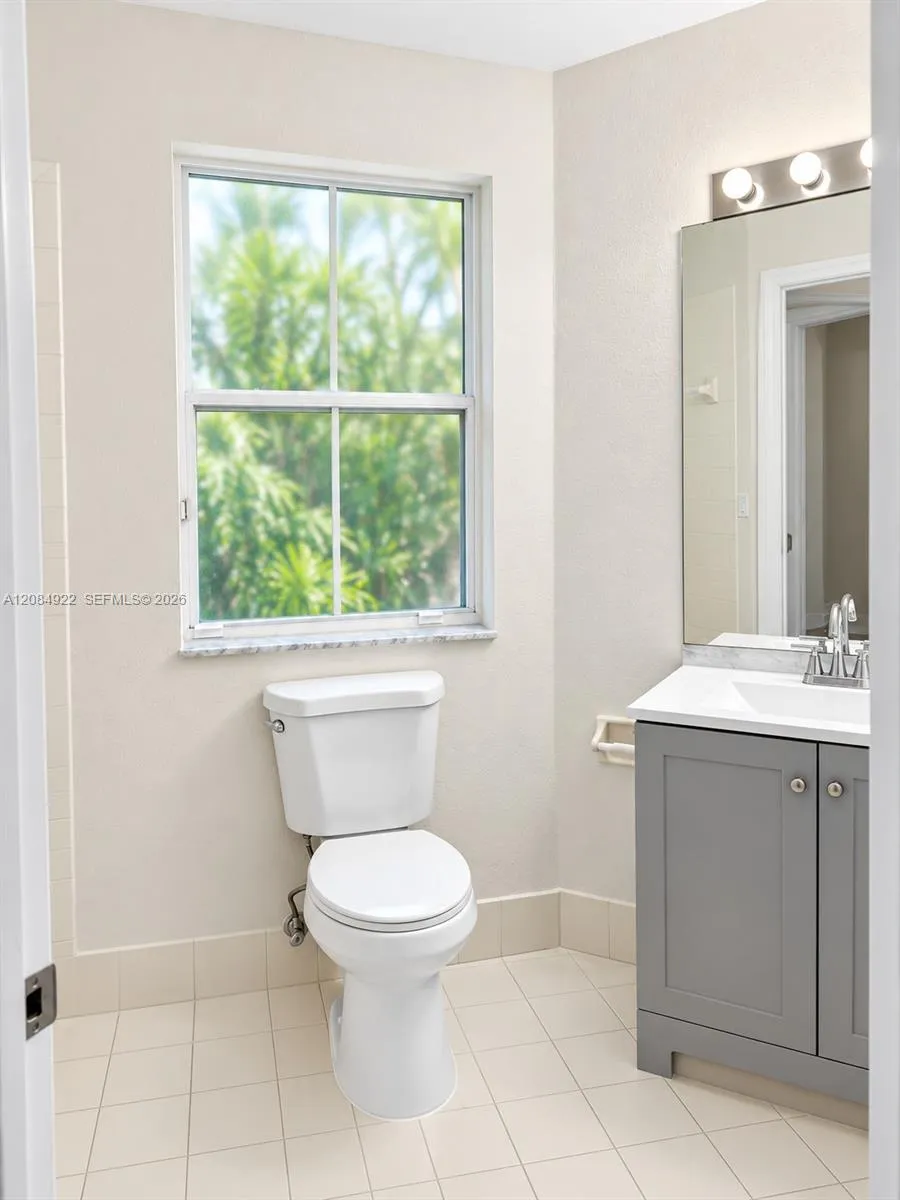 8906 W Flagler St #222 Miami, FL 33174
