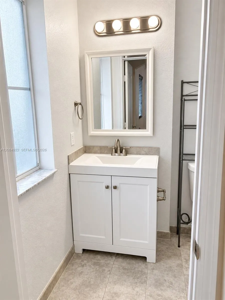 8906 W Flagler St #222 Miami, FL 33174