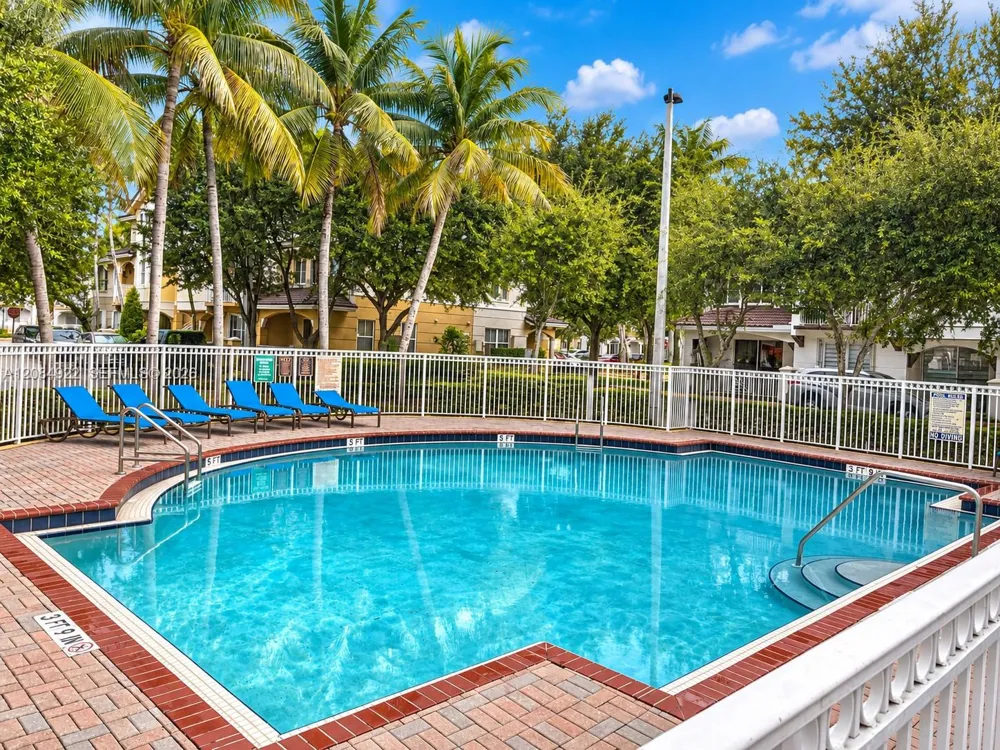 8906 W Flagler St #222 Miami, FL 33174