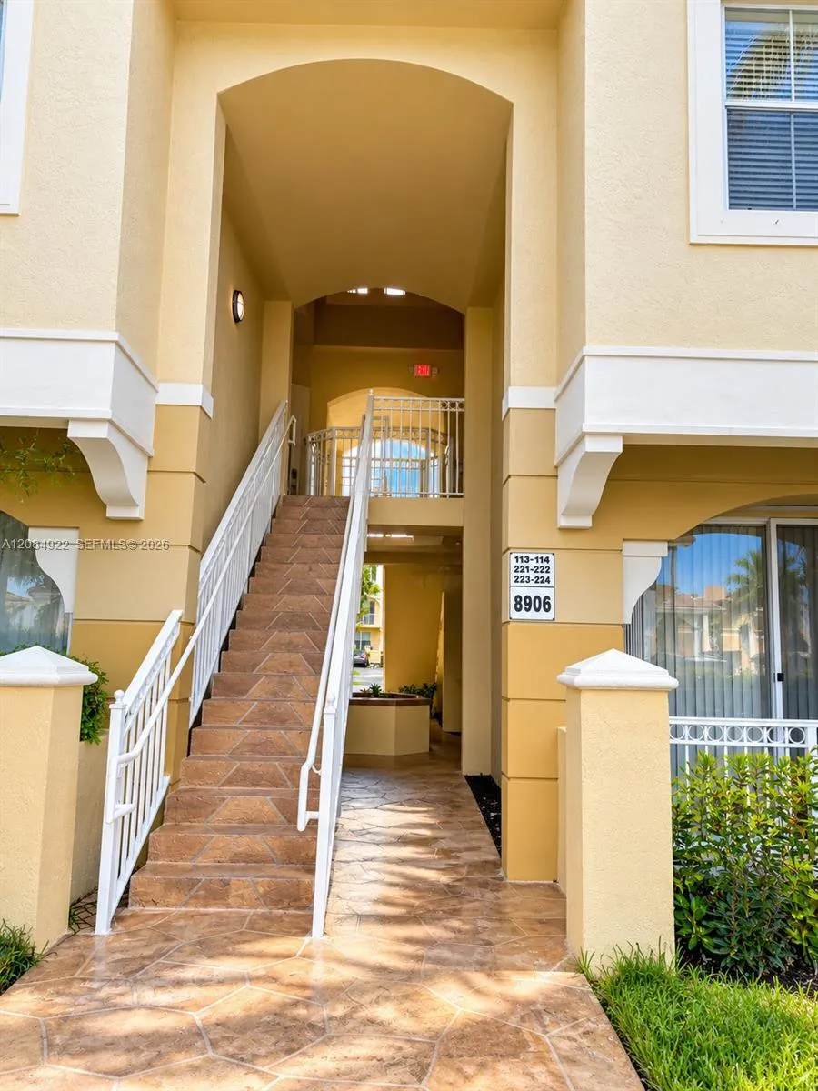 8906 W Flagler St #222 Miami, FL 33174