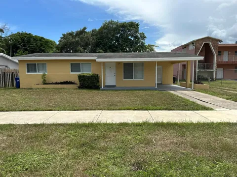 1316 NW 15th Place NW