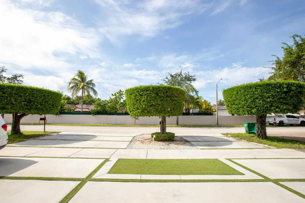 8833 NW 178TH STREET Hialeah, FL 33018